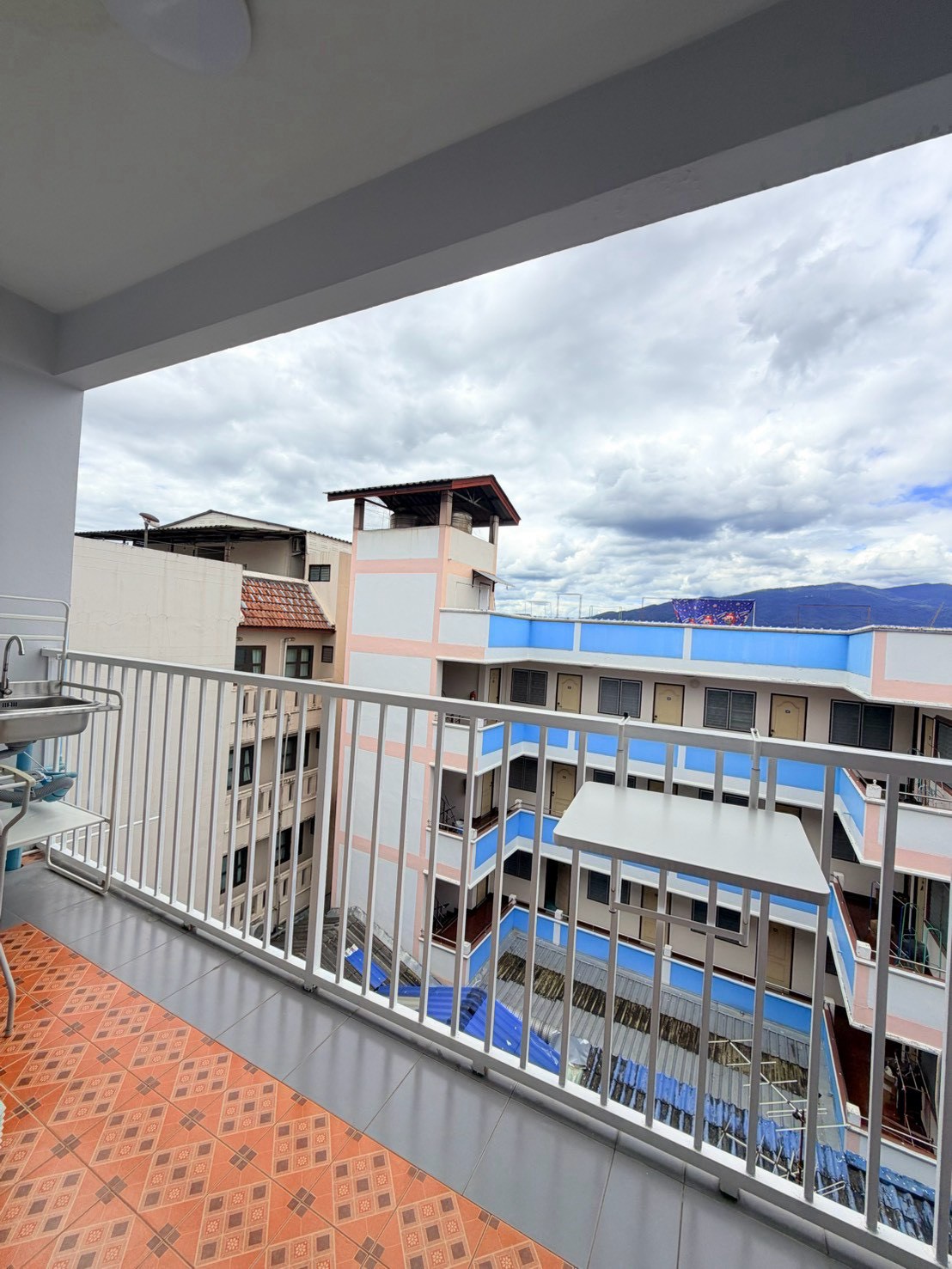 Suite with Mountain View